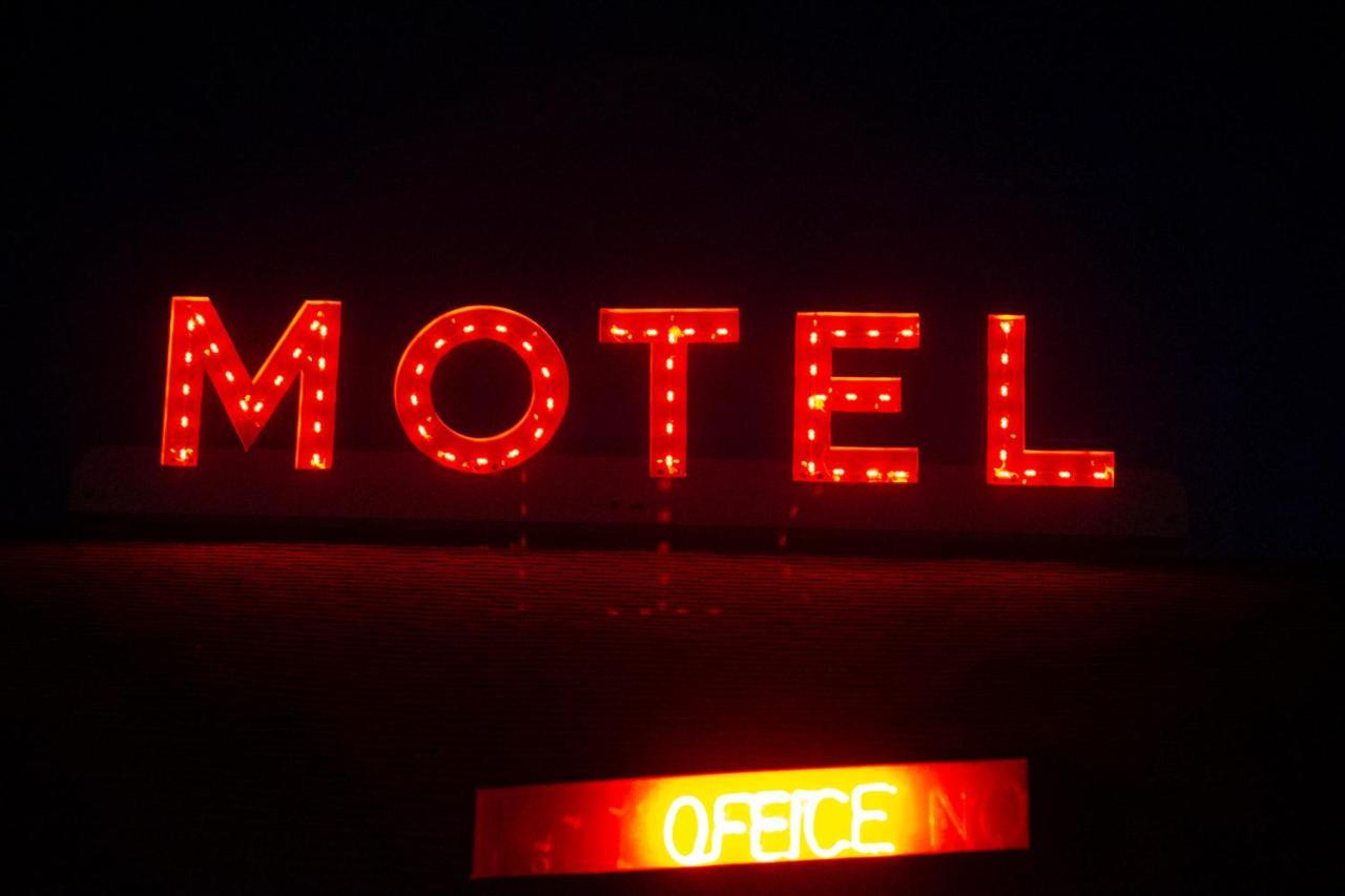 Artos Motel Harvey Exterior photo